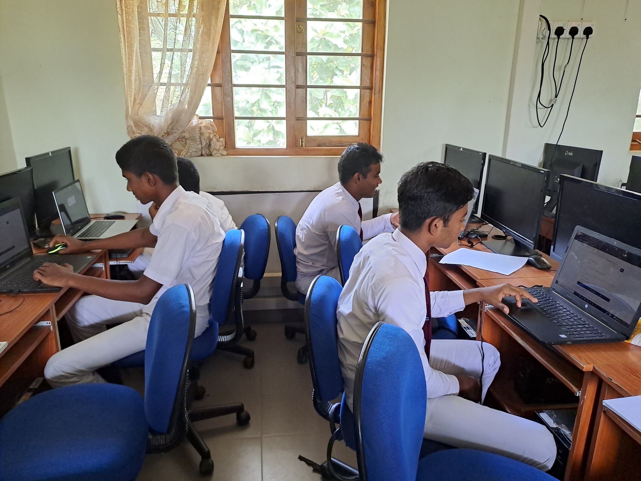 වෙබ් අඩවි සංවර්ධන කණ්ඩායම